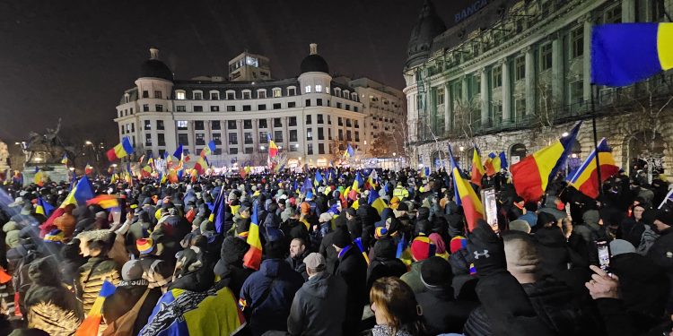 foto/video-protest-acum-in-bucuresti-impotriva-legii-antiromanesti-vexler,-organizat-de-claudiu-tarziu-si-sustinut-de-aur-s-a-scandat-inclusiv-calin-georgescu-presedinte-–-hotnews.ro