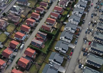 caz-unic-in-romania:-ce-s-a-schimbat-in-localitatea-unde-s-au-dat-primele-amenzi-pentru-lipsa-asigurarii-obligatorii-a-locuintelor-–-hotnews.ro