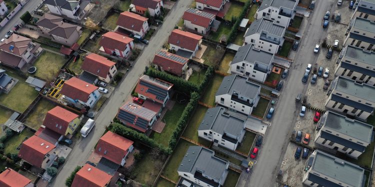 caz-unic-in-romania:-ce-s-a-schimbat-in-localitatea-unde-s-au-dat-primele-amenzi-pentru-lipsa-asigurarii-obligatorii-a-locuintelor-–-hotnews.ro