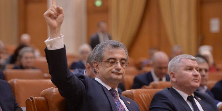 parlamentar:-sper-ca-toti-judecatorii-ccr-vor-veni-la-munca-vineri,-un-nou-blocaj-va-trebui-discutat-foarte-serios