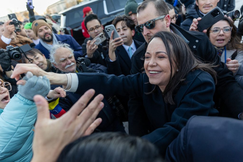 lidera-opozitiei-din-venezuela-anunta-ca-i-a-oferit-lui-trump-medalia-premiului-nobel-pentru-pace-–-hotnews.ro