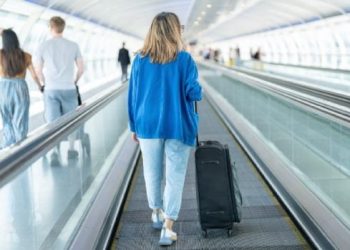 cele-trei-piese-vestimentare-pe-care-sotia-unui-pilot-recomanda-sa-le-porti-la-fiecare-zbor