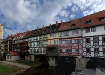 cel-mai-lung-pod-locuit-din-lume-adaposteste-80-de-rezidenti