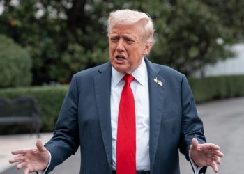 strada-care-trece-prin-fata-proprietatii-din-florida-a-liderului-sua-a-primit-numele-president-donald-j.-trump-boulevard