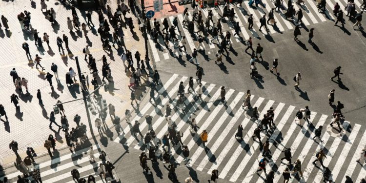 motivul-pentru-care-mii-de-cetateni-romani-sunt-pregatiti-sa-isi-vanda-locuintele-si-sa-se-mute-in-strainatate.-ce-spun-expertii