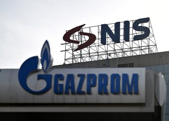 acord-provizoriu-intre-gazprom-neft-si-mol-pentru-singura-rafinarie-din-serbia-vanzarea-trebuie-sa-primeasca-unda-verde-din-sua-–-hotnews.ro