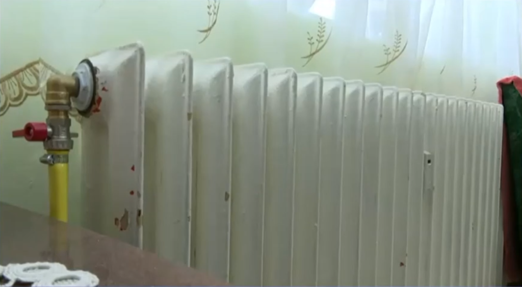 calorifere-aproape-reci,-dar-facturi-mari-la-intretinere-multi-bucuresteni-ar-putea-plati-chiar-si-1000-1.200-de-lei-pe-caldura-care-nu-prea-exista