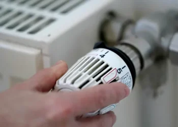 peste-5.600-de-apartamente-din-kiev,-ramase-fara-caldura-in-urma-atacului-cu-drone-si-rachete