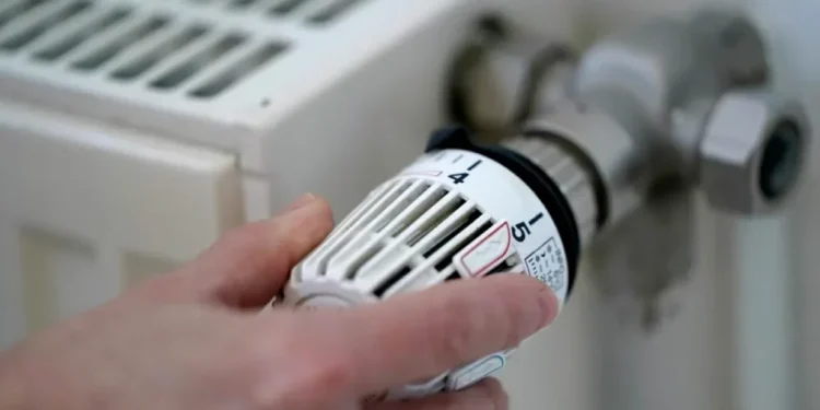 peste-5.600-de-apartamente-din-kiev,-ramase-fara-caldura-in-urma-atacului-cu-drone-si-rachete