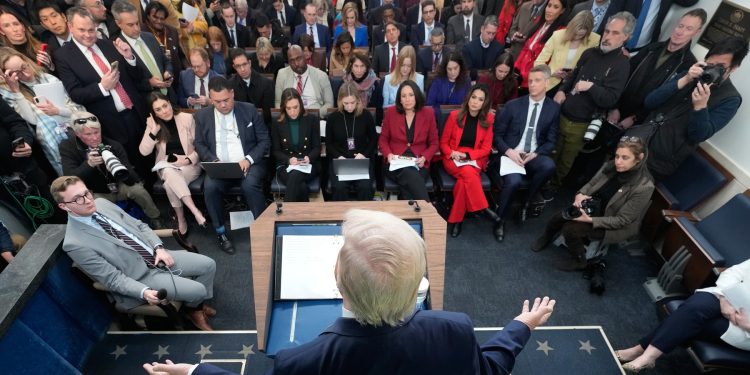 cat-de-departe-este-dispus-trump-sa-mearga-pentru-preluarea-groenlandei?-raspuns-scurt,-dat-intr-o-conferinta-maraton-–-hotnews.ro