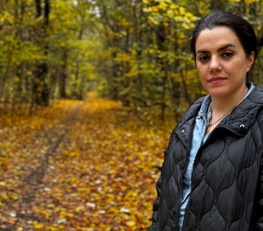 maryam,-jurista-in-iran,-cofetareasa-in-romania:-nu-suntem-doar-emigrante!-suntem-femei-educate,-fortate-sa-ne-reconstruim-identitatea-de-la-zero-–-hotnews.ro