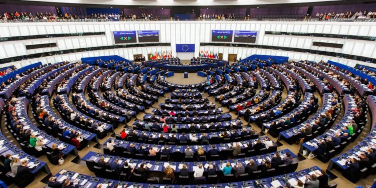 parlamentul-european-a-aprobat-cooperarea-consolidata-pentru-sprijinul-financiar-de-90-de-miliarde-de-euro-acordat-ucrainei