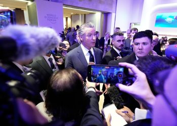 acuzatii-de-ingerinta-la-davos-un-important-politician-american-spune-ca-nu-a-fost-lasat-sa-vorbeasca-–-hotnews.ro