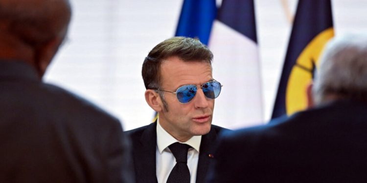 ochelarii-de-soare-ai-lui-emmanuel-macron-de-la-davos-au-declansat-un-val-de-reactii-online.-cat-au-costat