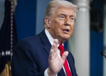 trump-renunta-la-taxele-vamale-impuse-tarilor-europene-si-anunta-un-posibil-acord-pentru-groenlanda