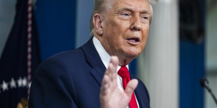 trump-renunta-la-taxele-vamale-impuse-tarilor-europene-si-anunta-un-posibil-acord-pentru-groenlanda