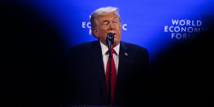 surse-reuters.-schimbarea-de-pozitie-a-lui-trump-in-privinta-groenlandei-a-urmat-presiunilor-exercitate-de-consilierii-sai-impotriva-optiunii-militare