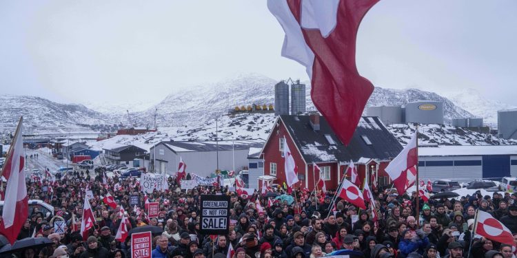 premierul-groenlandei-spune-ca-nu-stie-ce-intelegere-au-facut-trump-si-rutte-despre-insula,-dar-traseaza-linia-rosie-–-hotnews.ro