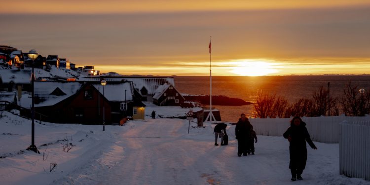 la-nuuk,-un-strigat-din-suflet-spune-raspicat:-nimic-despre-groenlanda-fara-groenlanda-–-hotnews.ro