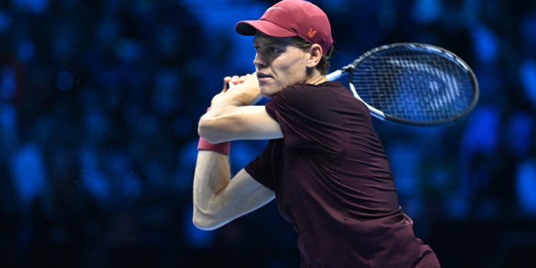 tenis.-jannik-sinner-a-suferit-crampe-din-cauza-caniculei,-dar-s-a-calificat-in-optimi-la-australian-open