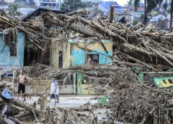 sapte-morti-si-peste-80-de-disparuti-dupa-o-alunecare-de-teren-in-indonezia