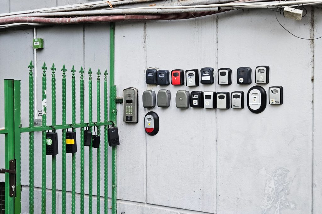 numarul-locuintelor-airbnb-din-romania-a-crescut-cu-60%-intr-un-an-care-e-situatia-in-alte-orase-europene-si-ce-impact-au-aceste-locuinte-asupra-pietei-imobiliare-–-hotnews.ro