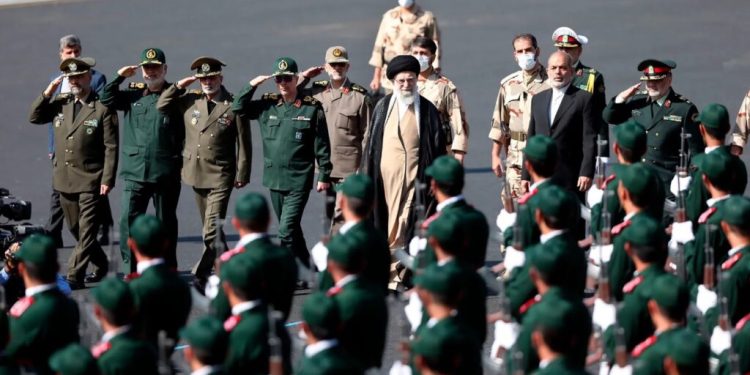 comandantul-garzilor-revolutionare-din-iran-avertizeaza-sua-ca-forta-sa-are-degetul-pe-tragaci