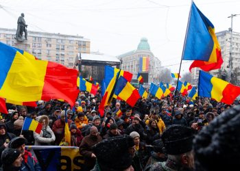foto/video-manifestatie-aur-la-iasi,-de-ziua-unirii-principatelor-petrisor-peiu:-mai-avem-inca-a-saptea-parte-a-romaniei,-dincolo-de-prut,-si-trebuie-sa-o-aducem-acasa-–-hotnews.ro