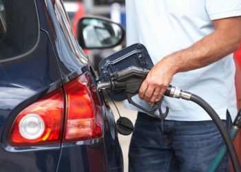 cand-sustine-bogdan-ivan-ca-va-propune-reducerea-accizelor-la-carburanti,-energie-si-gaze-/-ministrul-ii-sfatuieste-pe-cetateni-sa-trimita-lunar-indexul-–-hotnews.ro