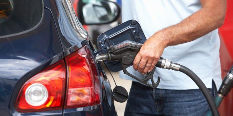 cand-sustine-bogdan-ivan-ca-va-propune-reducerea-accizelor-la-carburanti,-energie-si-gaze-/-ministrul-ii-sfatuieste-pe-cetateni-sa-trimita-lunar-indexul-–-hotnews.ro