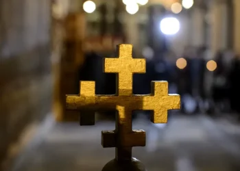 de-la-politica-la-altar:-un-fost-senator-si-vicepresedinte-de-consiliu-judetean-a-fost-hirotonit-preot,-la-aproape-70-de-ani