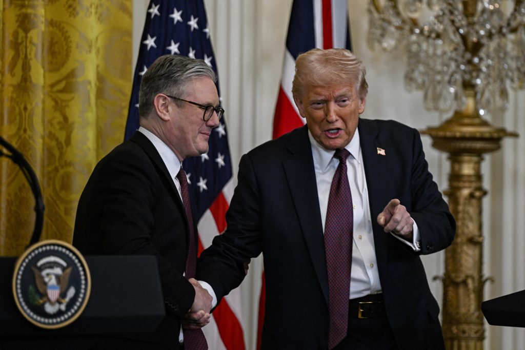 trump-revine-asupra-declaratiilor-condamnate-de-premierul-keir-starmer-mesaj-la-superlativ-despre-soldatii-britanici-–-hotnews.ro