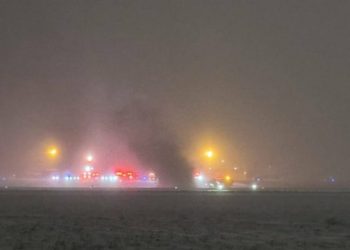 incident-aviatic-in-maine,-sua.-un-avion-privat-cu-opt-persoane-la-bord-s-a-prabusit-in-timpul-decolarii