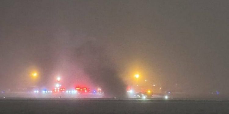 incident-aviatic-in-maine,-sua.-un-avion-privat-cu-opt-persoane-la-bord-s-a-prabusit-in-timpul-decolarii