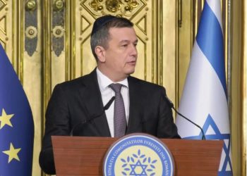 sorin-grindeanu-a-fost-invitat-in-templul-coral,-la-ziua-internationala-a-comemorarii-holocaustului:-„nu-este-suficient-sa-combatem-antisemitismul”