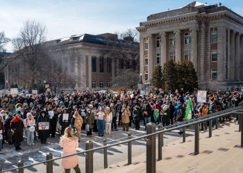 sprijinul-americanilor-pentru-politica-lui-trump-in-domeniul-imigratiei-a-ajuns-la-cel-mai-scazut-nivel,-dupa-impuscaturile-mortale-din-minneapolis-–-hotnews.ro