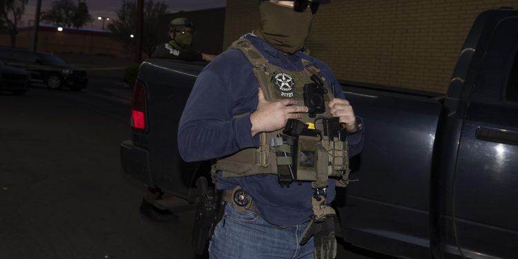 o-militie-care-ucide-furie-in-italia,-dupa-aparitia-informatiilor-despre-detasarea-agentilor-ice-la-jocurile-olimpice-de-iarna-–-hotnews.ro