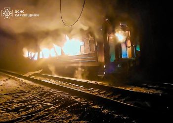 foto/video-tren-de-pasageri,-cu-peste-200-de-oameni-in-el,-lovit-de-un-bombardament-cu-drone-al-rusilor,-in-harkov-bilantul-victimelor-–-hotnews.ro