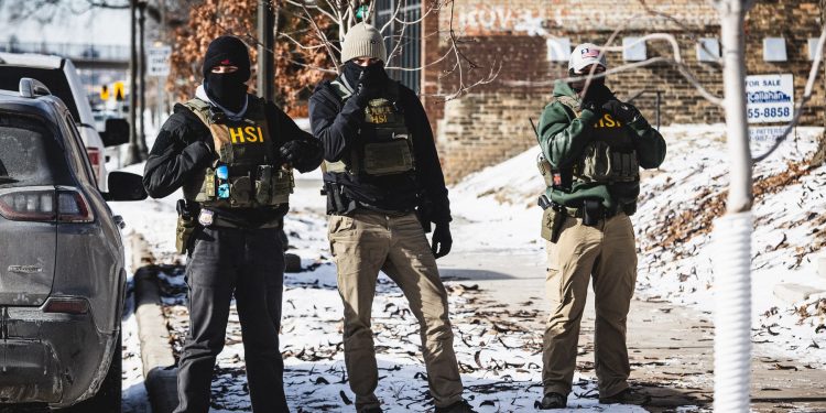 trump-afirma-ca-alex-pretti-nu-ar-fi-trebuit-poarte-arma,-desi-legea-ii-permitea-avea-doua-incarcatoare-pline-asta-e-foarte-grav-–-hotnews.ro