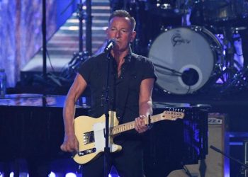 audio-bruce-springsteen-a-lansat-streets-of-minneapolis,-o-piesa-de-protest-impotriva-ice:-vom-tine-minte-numele-celor-care-au-murit-pe-strazi-–-hotnews.ro