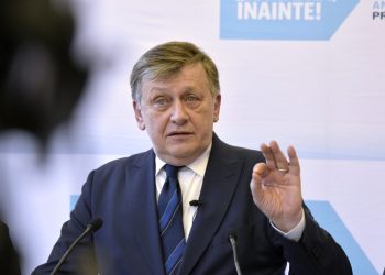 crin-antonescu-ii-raspunde-lui-cristian-tudor-popescu:-bolojenie-usoara!