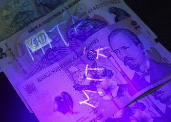 avocata,-membra-pnl-sector-1,-prinsa-in-flagrant-de-dna-in-timp-ce-primea-60000-de-euro-mita-un-fals-general-sie,-retinut-in-acelasi-dosar-–-hotnews.ro