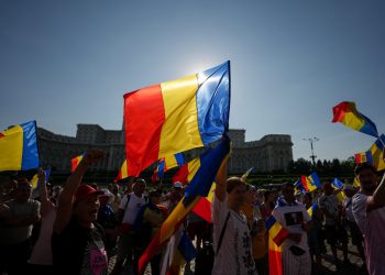 aur-iese-in-strada-pentru-apa-celor-din-curtea-de-arges-aproape-50.000-de-oameni-stau-de-4-luni-fara-apa-potabila