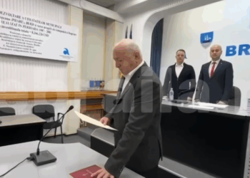 moment-comic-in-sedinta-consiliului-local-al-municipiului-braila,-oferit-de-un-consilier-care-depunea-juramantul:-la,-la,-la