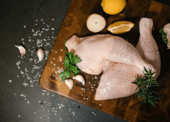 cum-prepari-puiul-perfect-cinci-bucatari-celebri,-cu-cinci-retete-si-un-singur-secret.-ingredientul-la-care-nu-te-i-fi-gandit