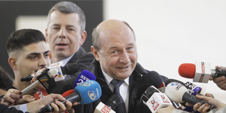 traian-basescu,-mesaj-transant-adresat-lui-nicusor-dan:-nu-as-ceda-acest-drept-al-presedintelui-–-hotnews.ro