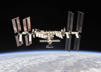 spacex-ia-in-calcul-o-fuziune-cu-tesla-sau,-alternativ,-cu-xai-inaintea-unui-posibil-ipo-(-surse).-musk-vrea-sa-duca-centre-ai-in-spatiu-pentru-energie-solara-ieftina