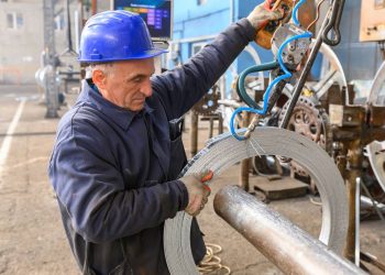 compania-bistriteana-betak-face-concedieri-masive.-peste-jumatate-dintre-angajati-isi-pierd-locurile-de-munca