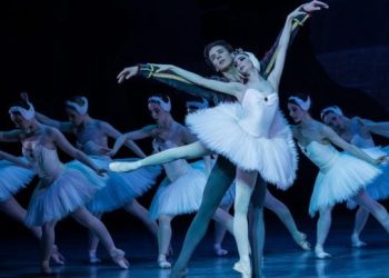 balerina-ganna-muromtseva,-in-premiera-la-bucuresti,-in-lacul-lebedelor,-la-sala-palatului