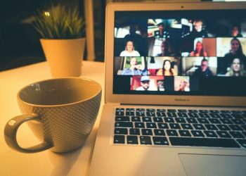 franta-vrea-sa-renunte-la-zoom,-microsoft-si-google,-pe-fondul-tensiunilor-geopolitice:-europa-incepe-decuplarea-tehnologica-de-gigantii-americani